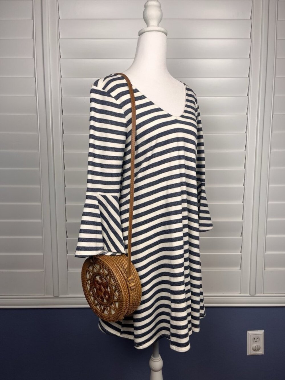 I.N. San Francisco Women’s S Blue White Striped Knit V-Neck Bell Tie Back